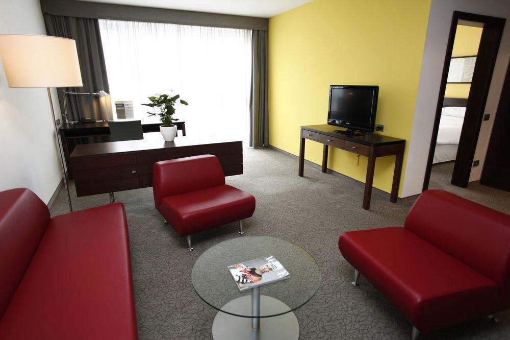 Four Points Sheraton Bolzano Bozen Esterno foto