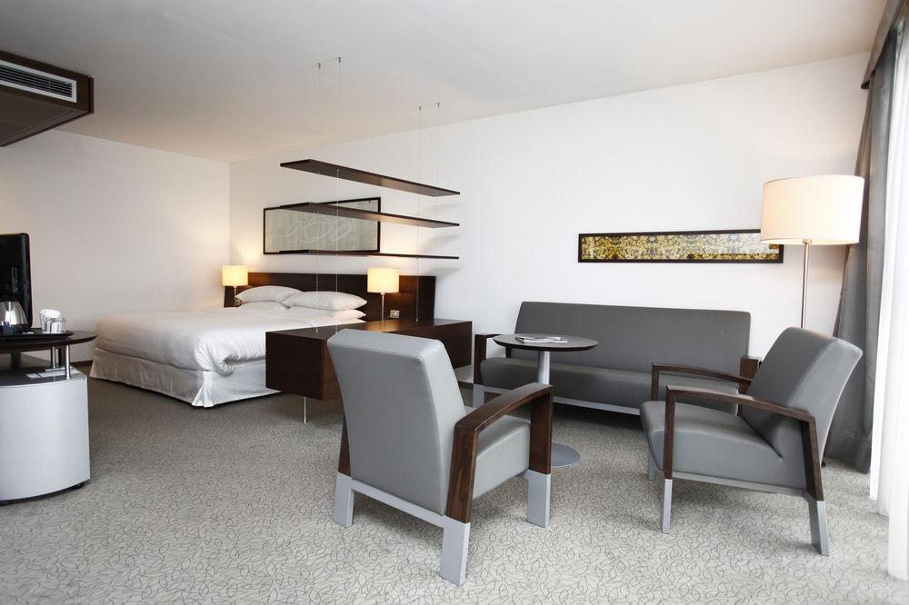 Four Points Sheraton Bolzano Bozen Esterno foto