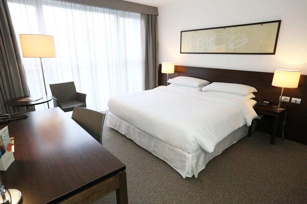 Four Points Sheraton Bolzano Bozen Esterno foto