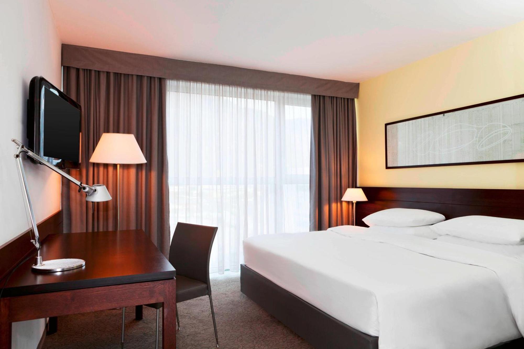 Four Points Sheraton Bolzano Bozen Esterno foto