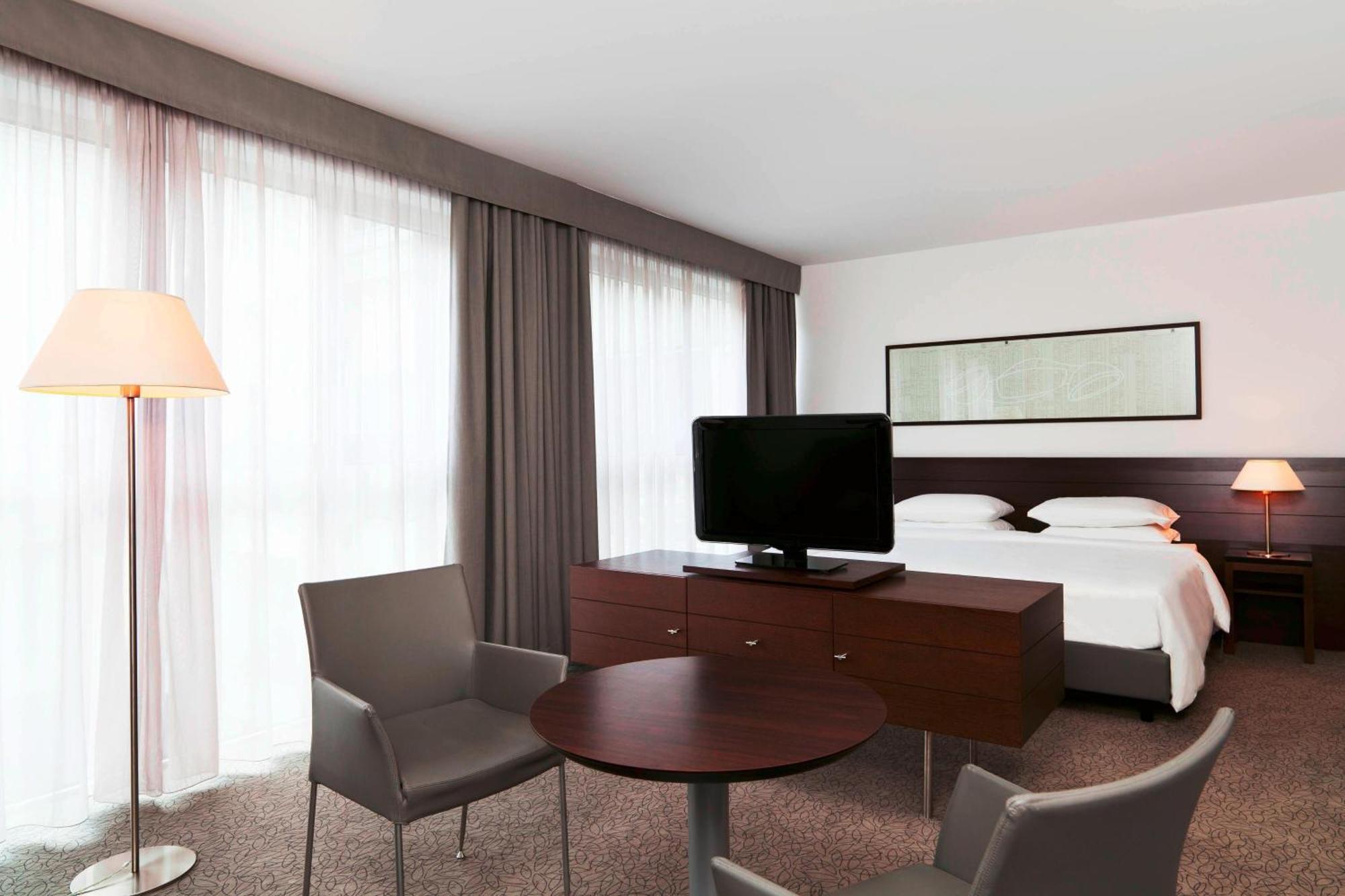 Four Points Sheraton Bolzano Bozen Esterno foto